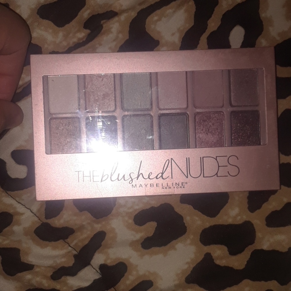 The blushed nudes eyeshadow